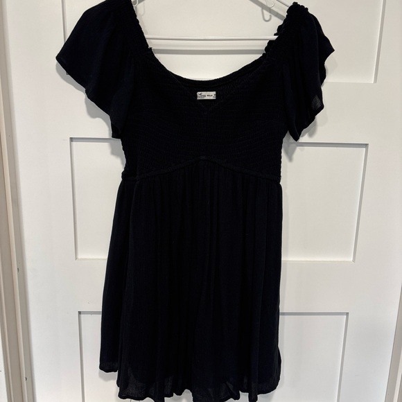 Hollister Black Flutter Sleeve Scoop Neck Tunic - Picture 2 of 3